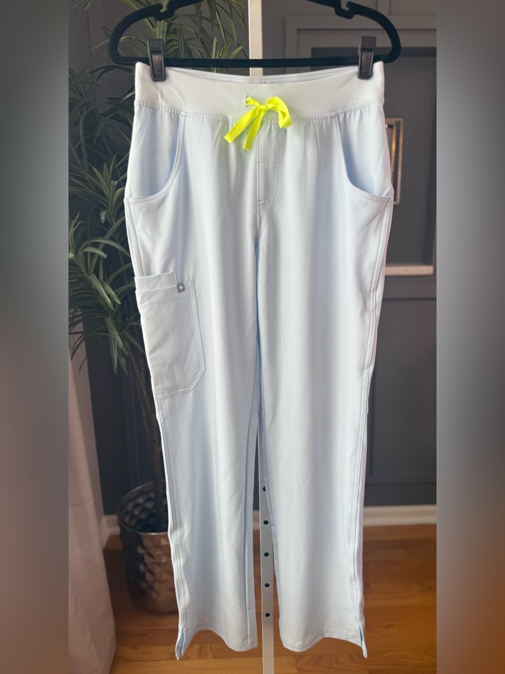 FIGS Kade Cargo Scrub Pants Open Skies Blue S Regular NWT - Picture 2 of 12